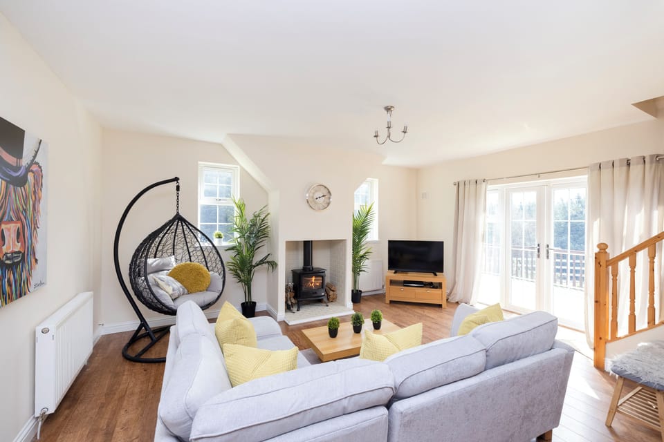 Cottage, 2 Bedrooms, Hot Tub | Living area | TV