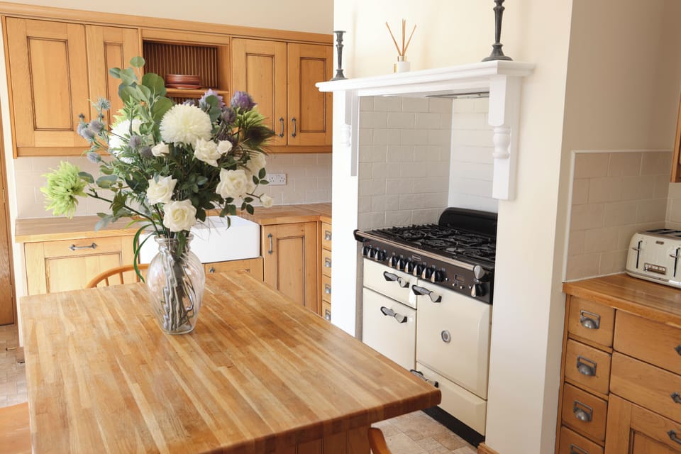 House, Hot Tub | 7 bedrooms, iron/ironing board, free cribs/infant beds, free WiFi
