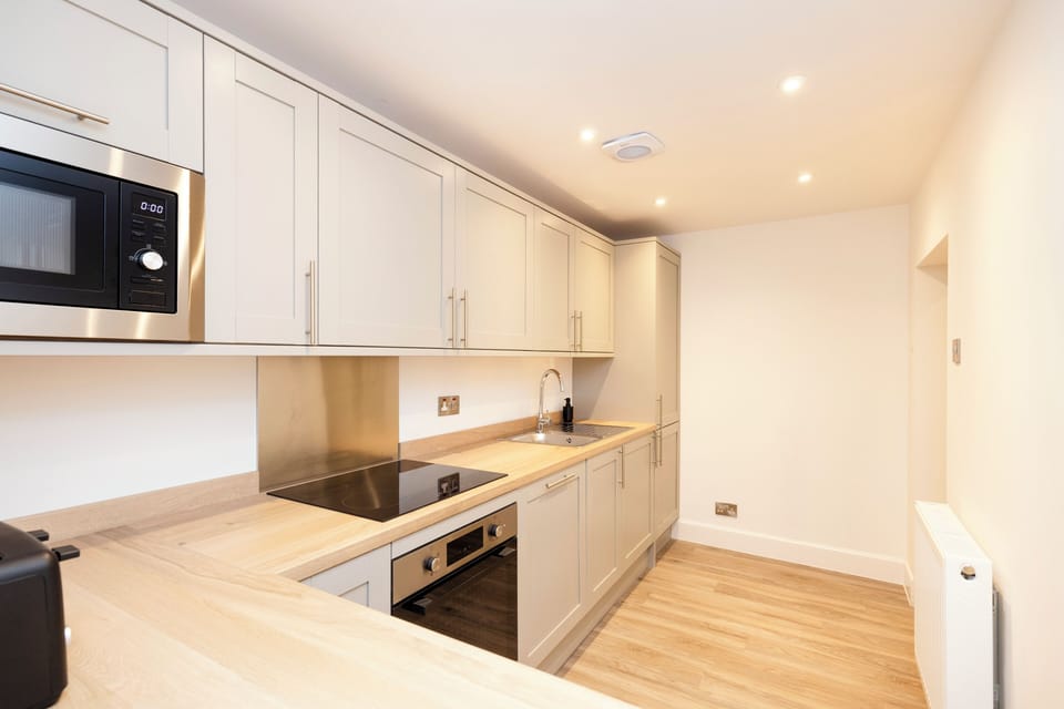 Apartment, 3 Bedrooms | Private kitchen | Fridge, oven, stovetop, electric kettle
