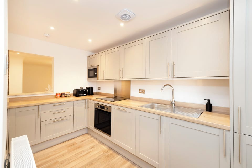 Apartment, 3 Bedrooms | Private kitchen | Fridge, oven, stovetop, electric kettle