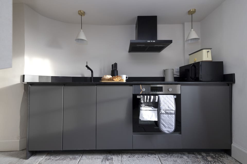 Apartment, 1 Bedroom | Private kitchen | Fridge, microwave, oven, stovetop