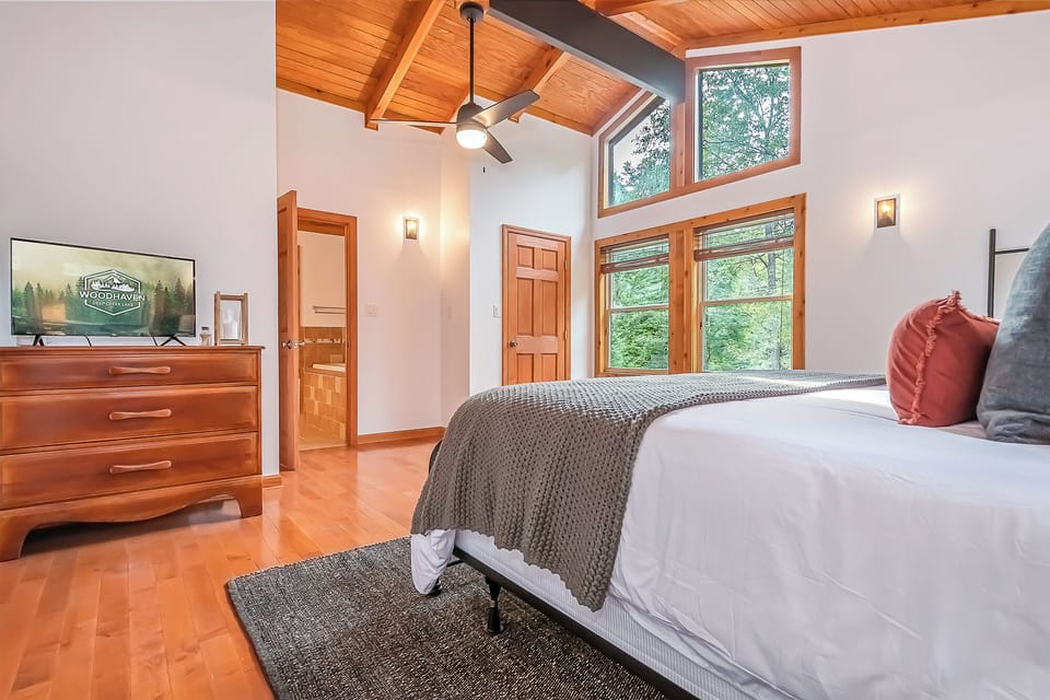 Woodhaven by Taylor Made Deep Creek Cottage in Deep Creek Lake
