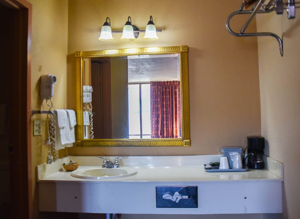 Bathroom sink