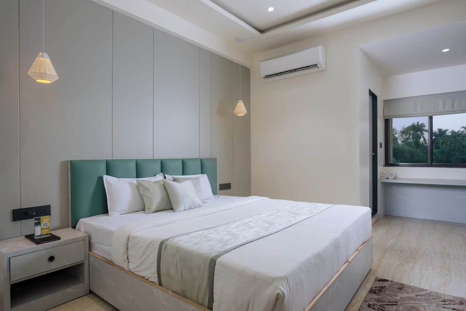 Standard Double Room | Desk, WiFi (free), bed sheets