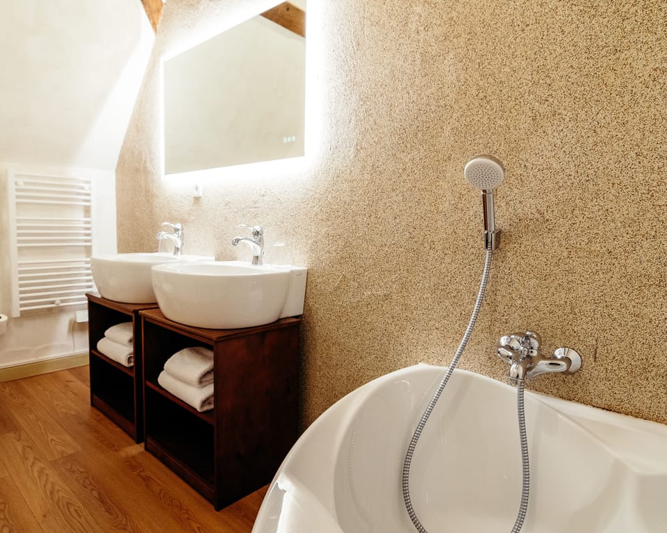 Superior Double Room | Bathroom | Hair dryer