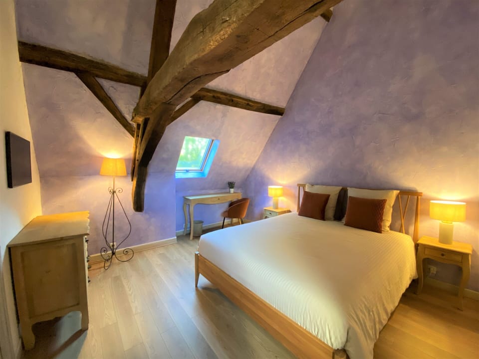 Superior Double Room | Premium bedding, individually furnished, desk, laptop workspace