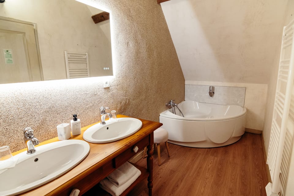 Superior Double Room | Bathroom | Hair dryer