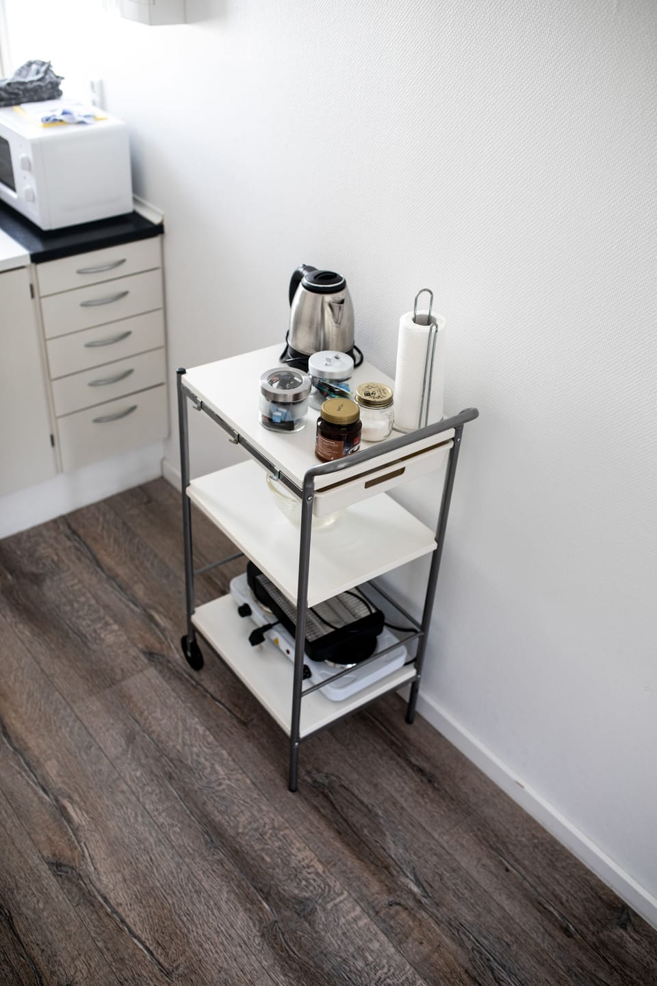 Studio | Desk, soundproofing, iron/ironing board, cribs/infant beds