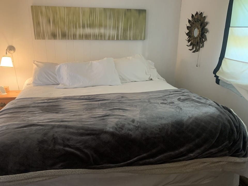 Deluxe Cottage | 2 bedrooms, premium bedding, down comforters, free WiFi
