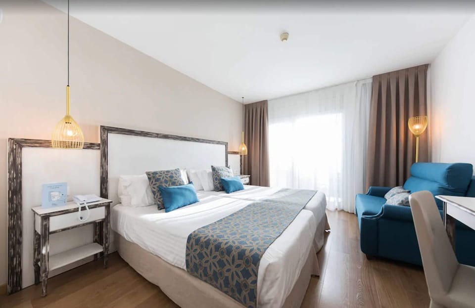 Superior Double Room, Balcony, Ocean View | Minibar, in-room safe, desk, blackout drapes
