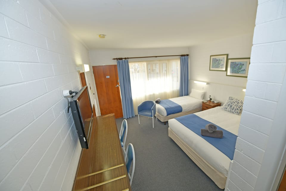 Deluxe Triple Room, Garden View | Free WiFi, bed sheets