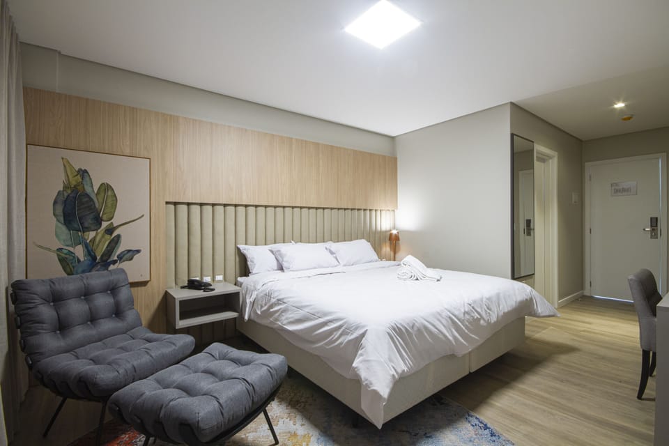 Superior Room | In-room safe, desk, laptop workspace, travel crib