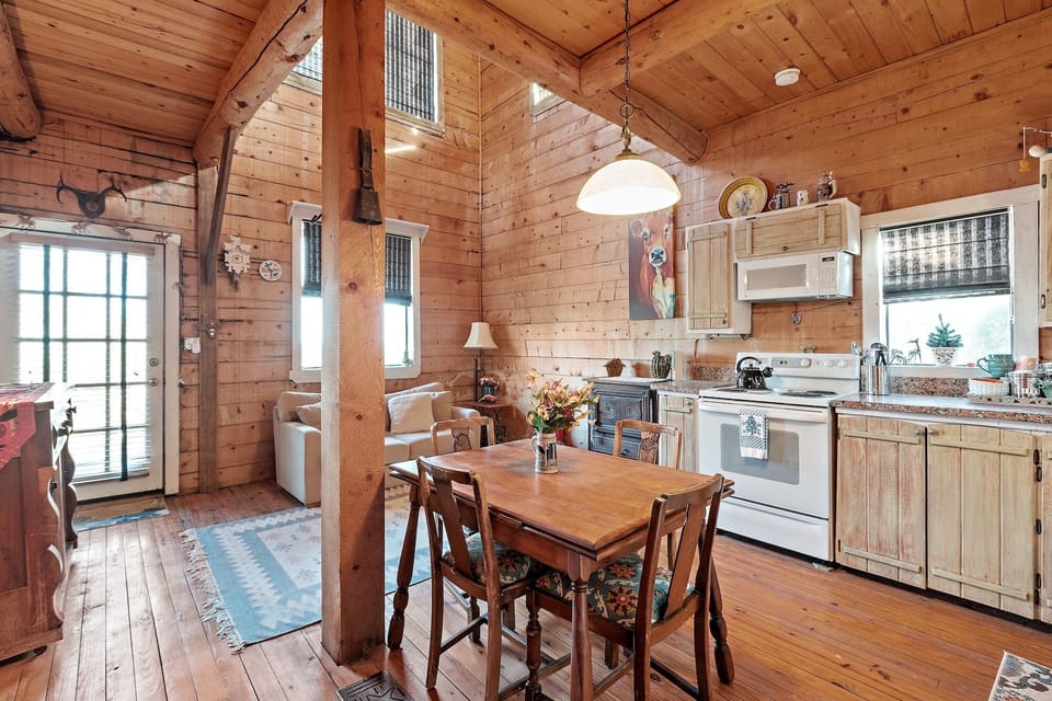 Cabin, 2 Bedrooms | Private kitchen | Fridge, oven, coffee/tea maker, toaster