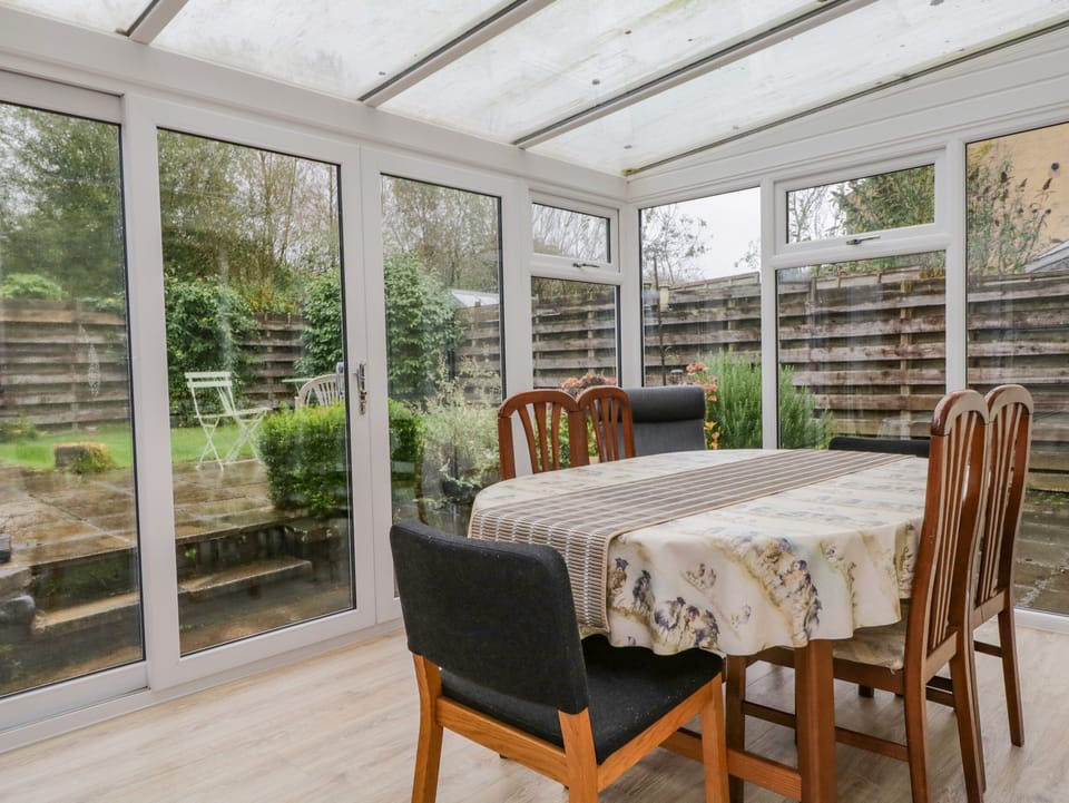 Cottage | Dining