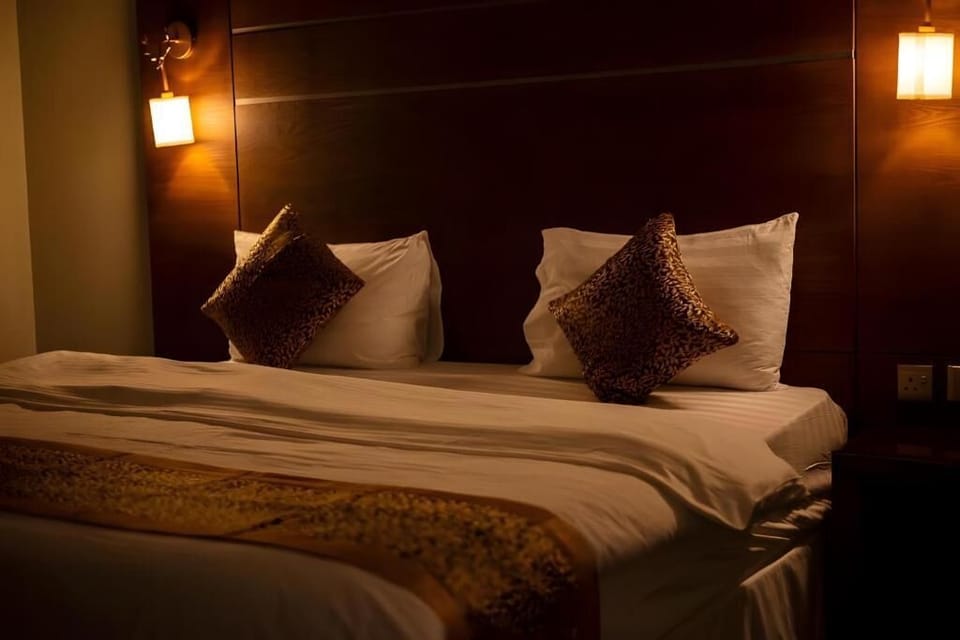Minibar, free WiFi, bed sheets
