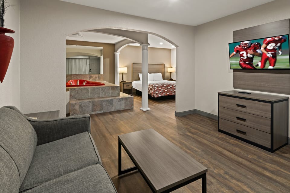 Suite, 1 King Bed with Sofa bed, Non Smoking, Jetted Tub | Desk, laptop workspace, blackout drapes, rollaway beds