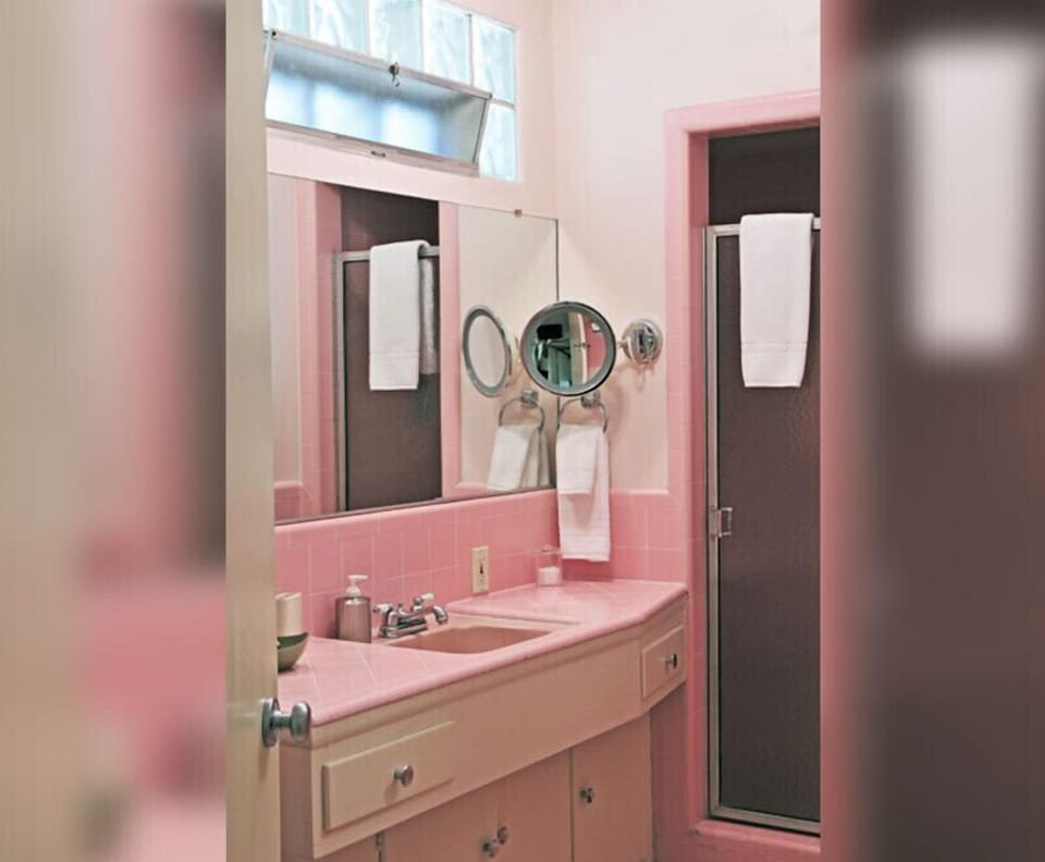 102 Rat Pack | Bathroom | Designer toiletries, hair dryer, bathrobes, towels