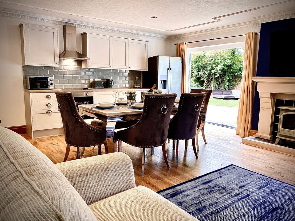 Apartment | Private kitchen | Fridge, microwave, oven, stovetop