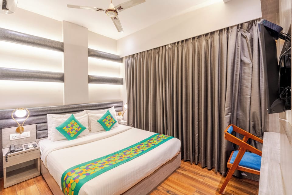 Standard Double Room | Desk, iron/ironing board