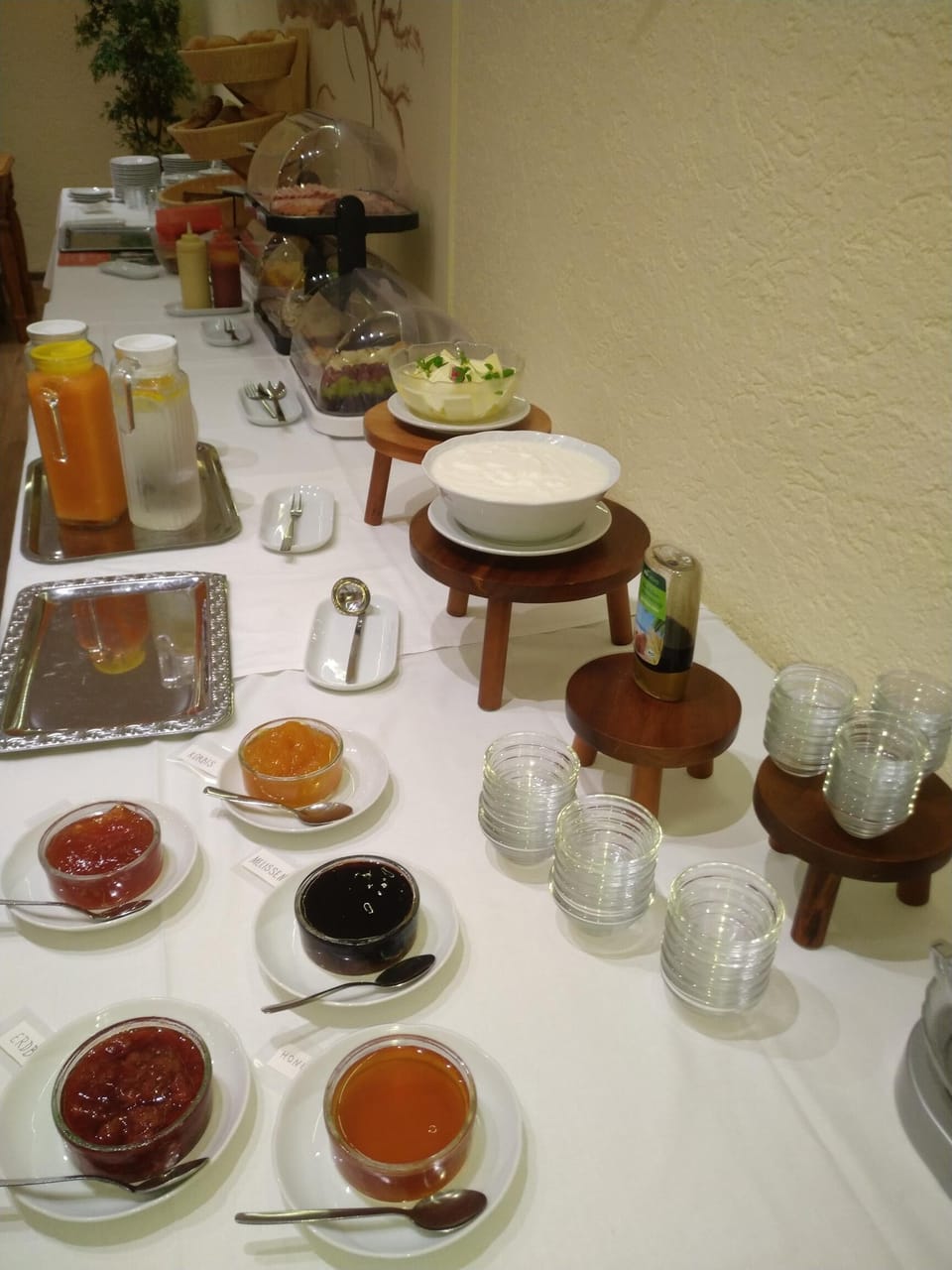 Daily buffet breakfast for a fee