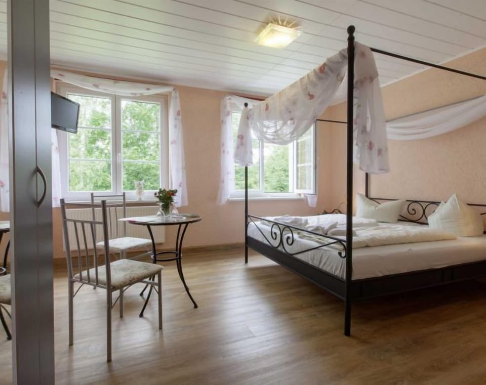 Classic Double Room | Hypo-allergenic bedding, individually decorated, individually furnished