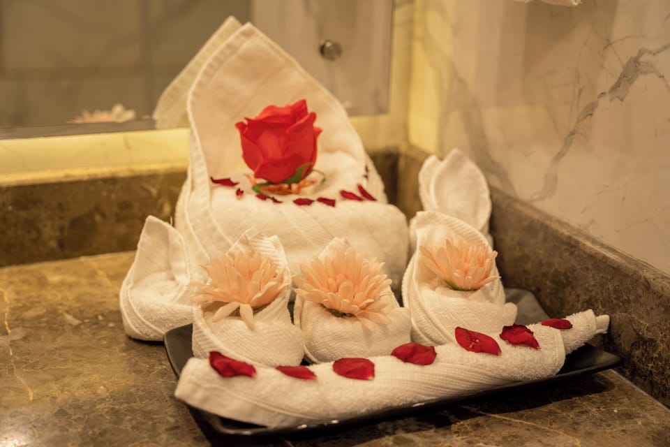 Premium Deluxe | Bathroom | Combined shower/tub, free toiletries, hair dryer, bathrobes