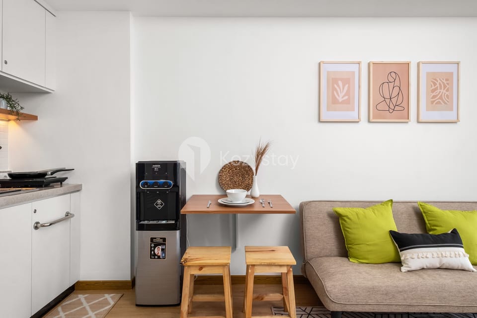 Apartment, 2 Bedrooms | Dining room
