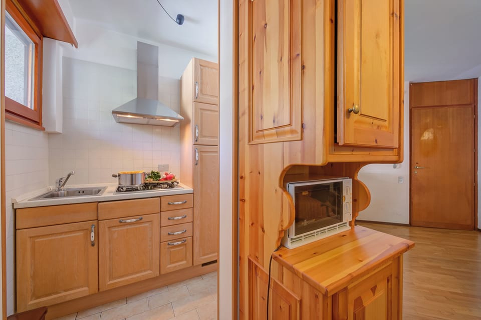 Family Apartment, 2 Bedrooms, Balcony (Il Rododendro in the city center) | Private kitchen | Dishwasher, dining table