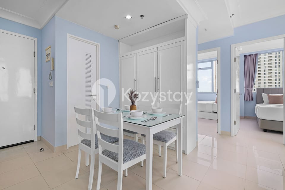 Apartment, 2 Bedrooms | Dining room