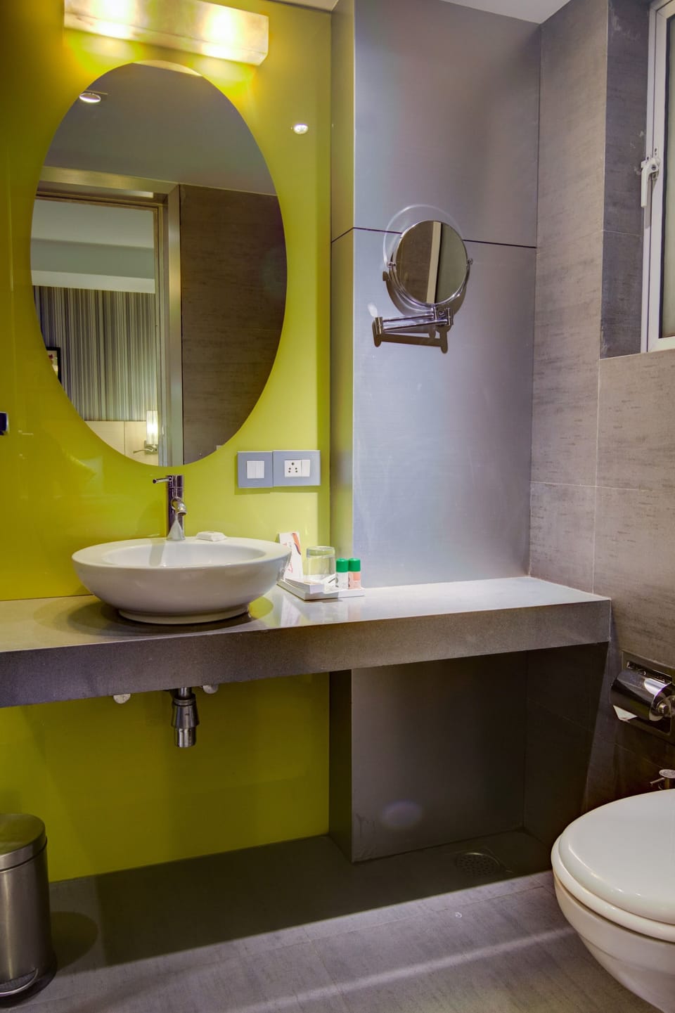 Executive Room | Bathroom | Shower, free toiletries, hair dryer, slippers