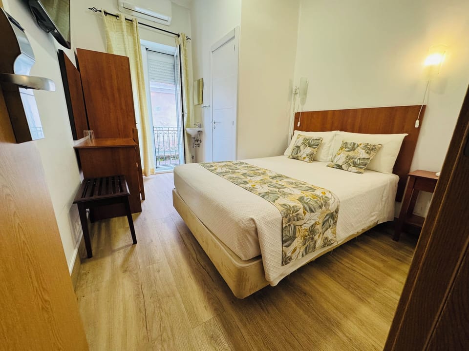 Double Room, Private Bathroom | In-room safe, blackout drapes, free WiFi, bed sheets