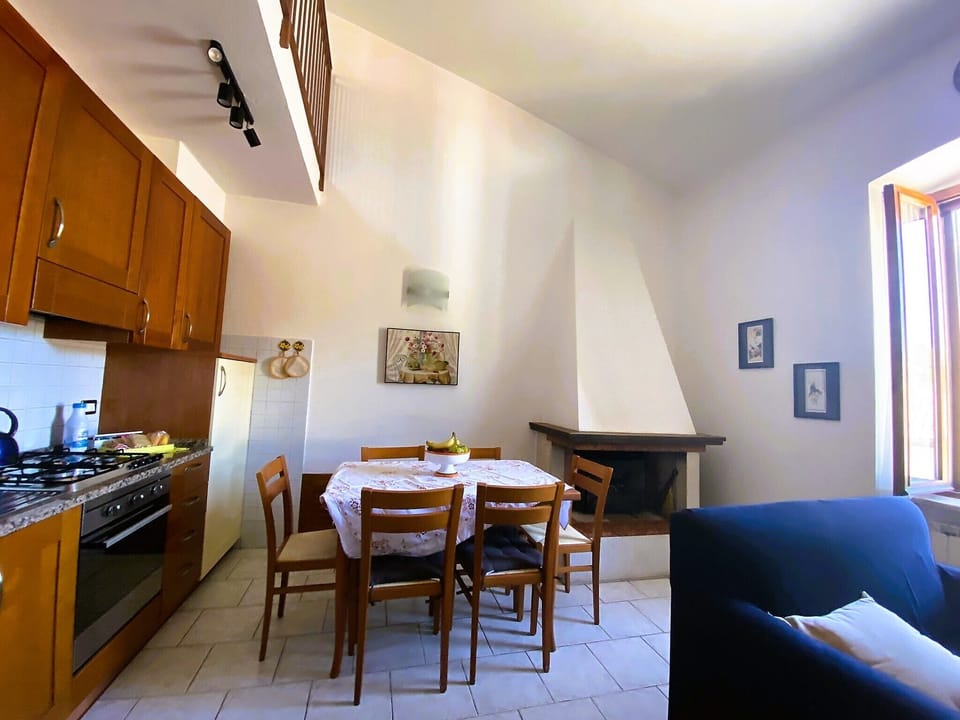 House, 2 Bedrooms, Fireplace, City View | Private kitchen