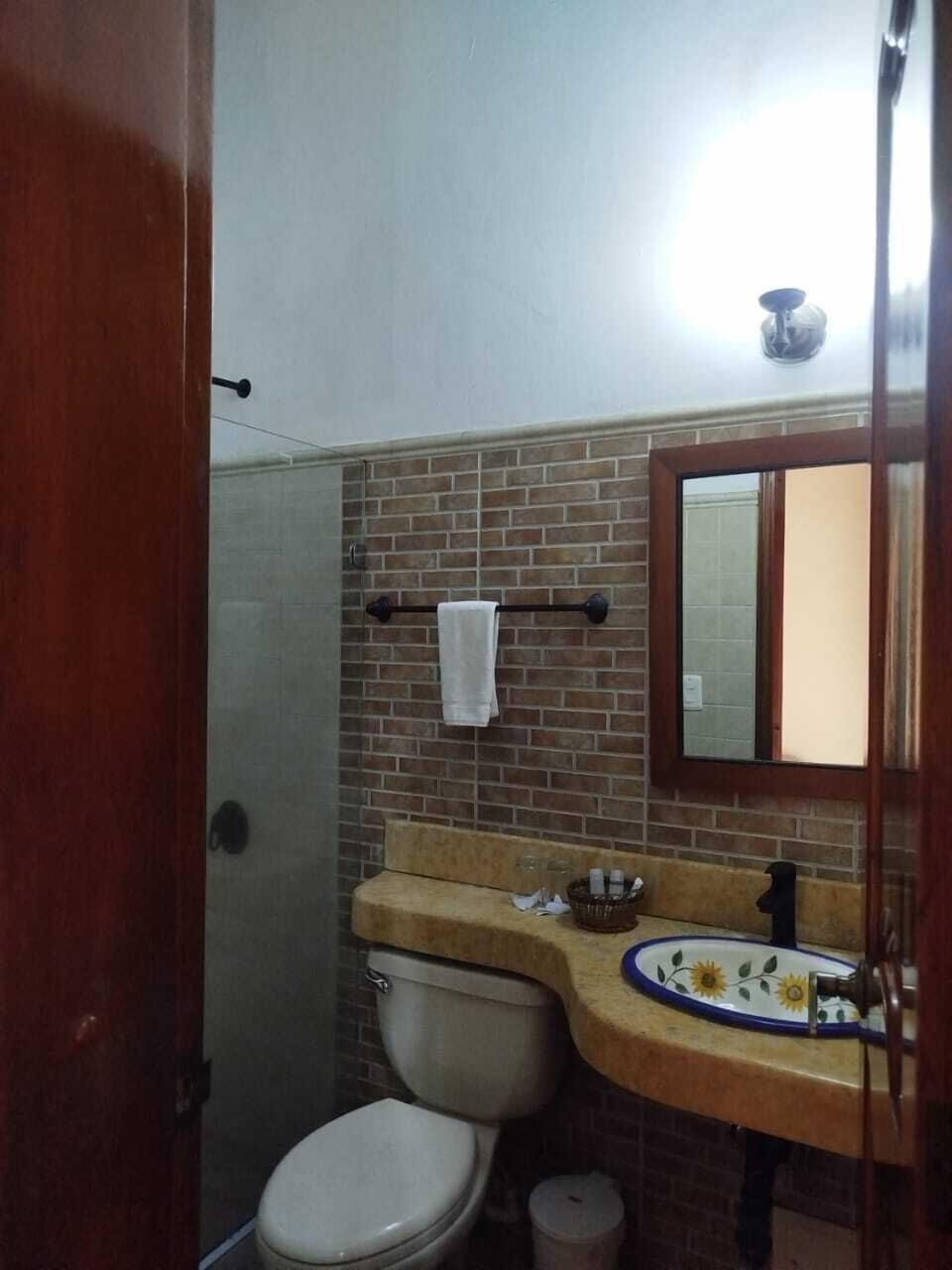 Standard Double Room | Bathroom | Towels