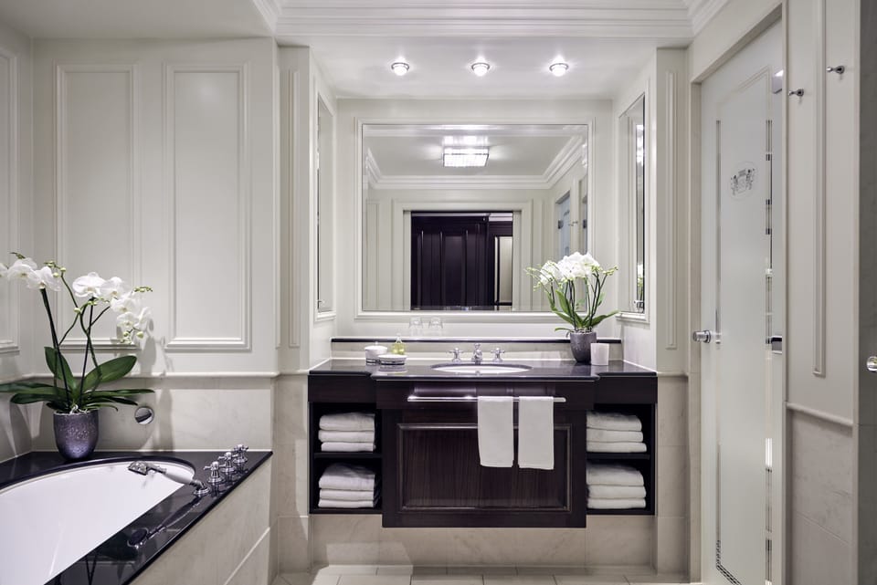 Separate tub and shower, deep soaking tub, rainfall showerhead