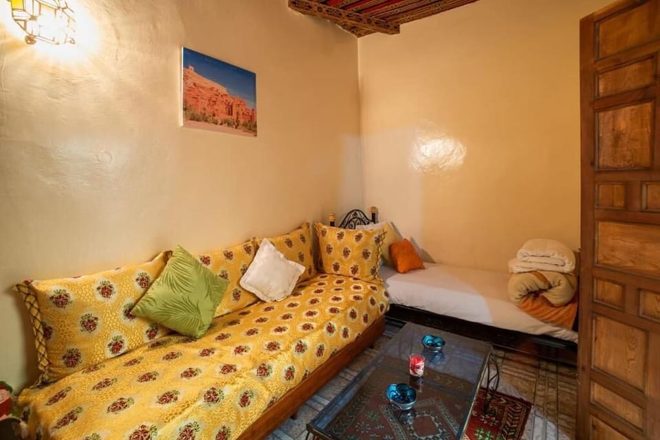 Room | WiFi (free)