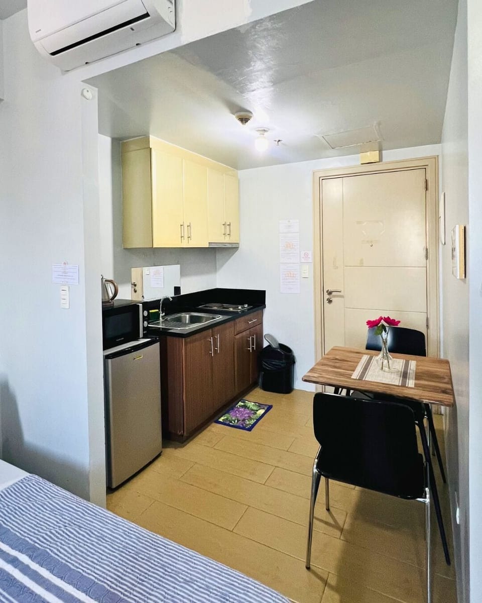 Deluxe Studio | In-room dining