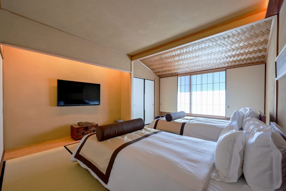 [Type X] Japanese Western Style Twin Bed Room, Private indoor hot spring, (67+sqm), Smoking | In-room safe, individually decorated, individually furnished, desk