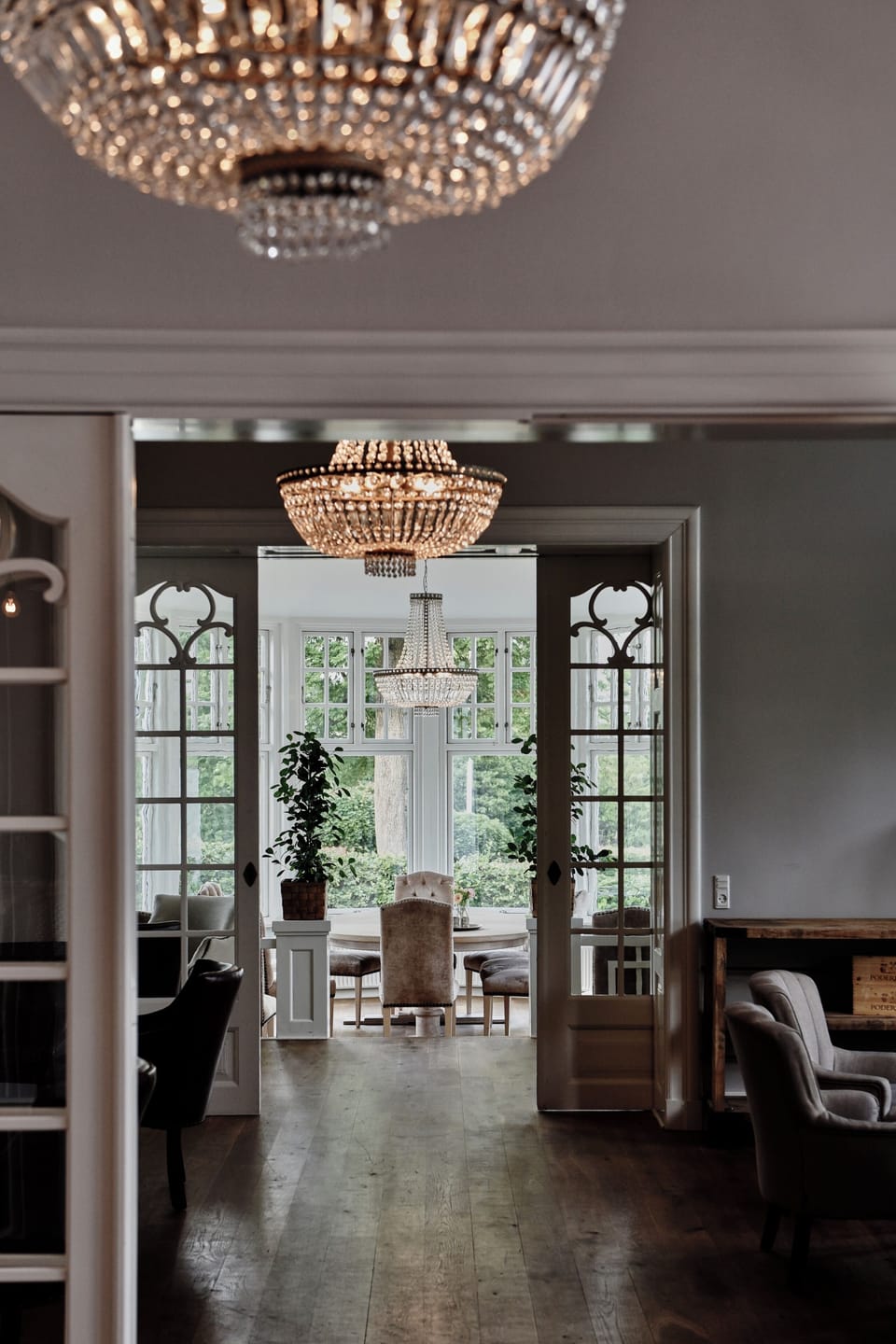 Breakfast, dinner served; French cuisine, ocean views 