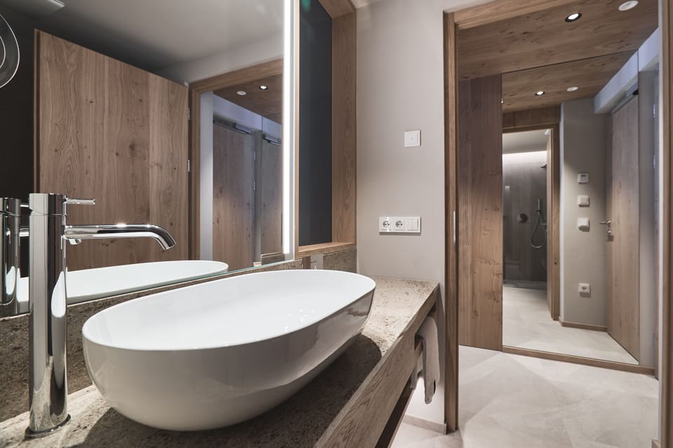 Shower, free toiletries, hair dryer, bathrobes