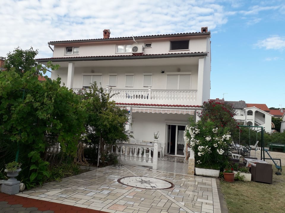 House, 3 Bedrooms, Accessible, Smoking | View from property