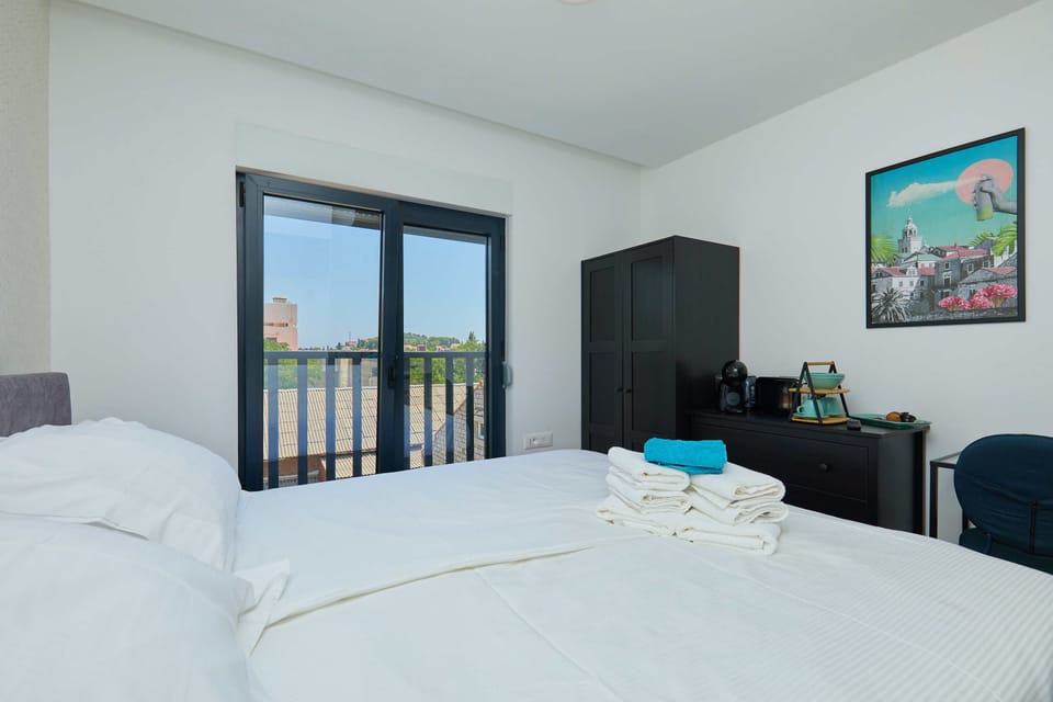 Standard Double or Twin Room (6) | Minibar, desk, laptop workspace, soundproofing