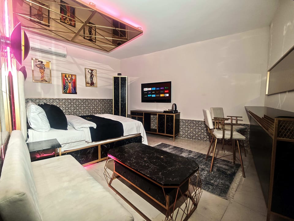 Basement Deluxe Double Room | Egyptian cotton sheets, premium bedding, down comforters, minibar