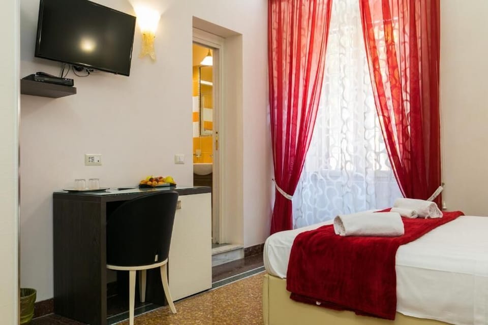 Memory foam beds, desk, laptop workspace, free WiFi