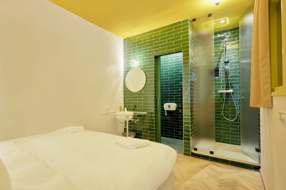 Basic Double Room (The Blue House Upstairs) | Bathroom | Hair dryer, towels