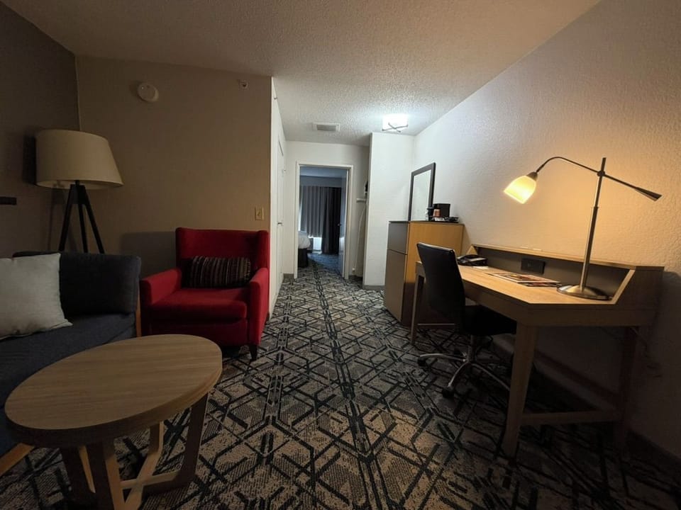 Studio Suite, 1 King Bed, Non Smoking | Desk, blackout drapes, iron/ironing board, WiFi (free)