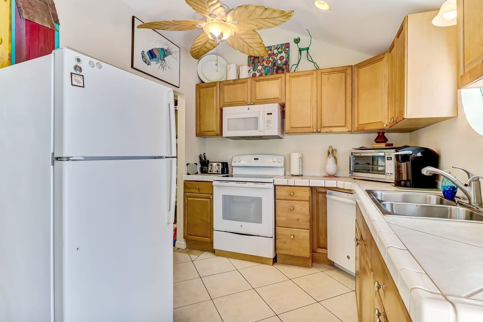 Cottage, 2 Bedrooms | Private kitchen | Coffee/tea maker, fridge, oven, toaster
