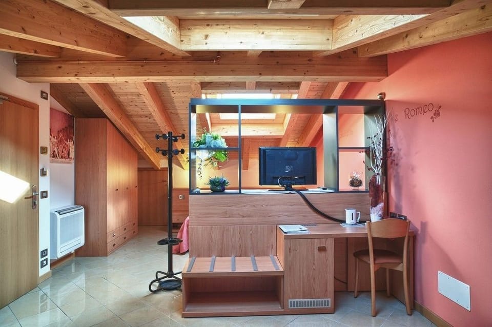 Room | Room amenity