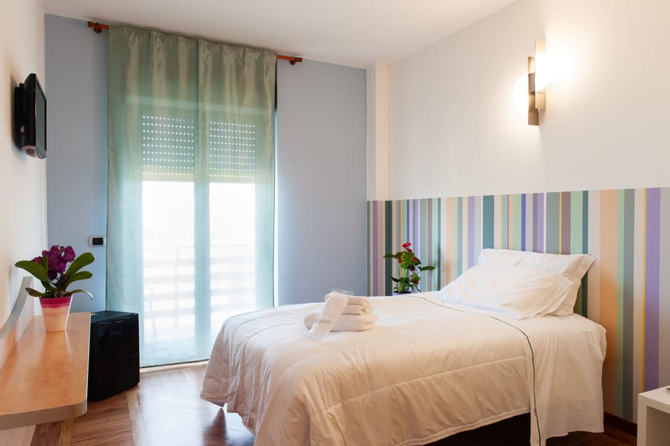 Classic Single Room, Pool Access | Desk, bed sheets