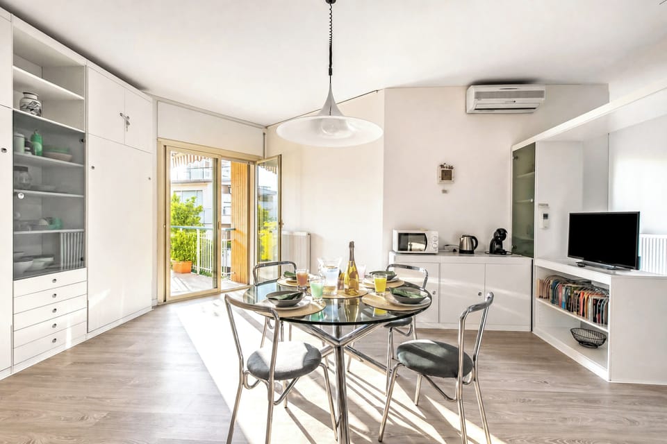 Standard Apartment, 1 Bedroom, 2 Bathrooms (Casa Emma With Sea Glimpse Terrace) | Dining