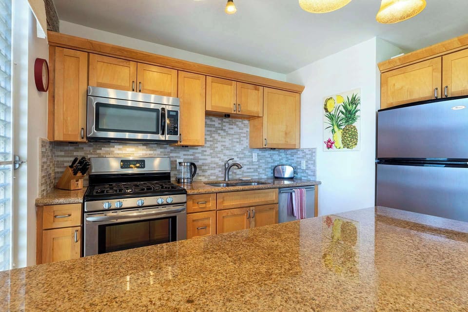 Studio Suite, 1 King Bed with Sofa bed, Kitchen, Ocean View (Kona Mansions #A303) | Private kitchen | Fridge, microwave, oven, stovetop
